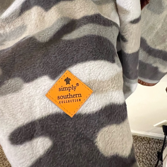 Simply Southern Camo print with faux leather trim vest with pockets - Picture 6 of 7